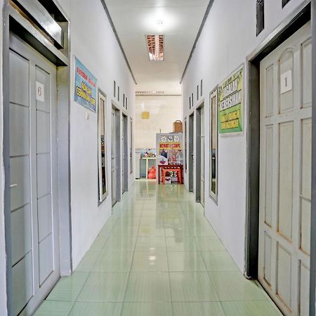 Oyo Life 92937 Kost Putri Sarkara Syariah Hotel Banyuwangi  Eksteriør billede