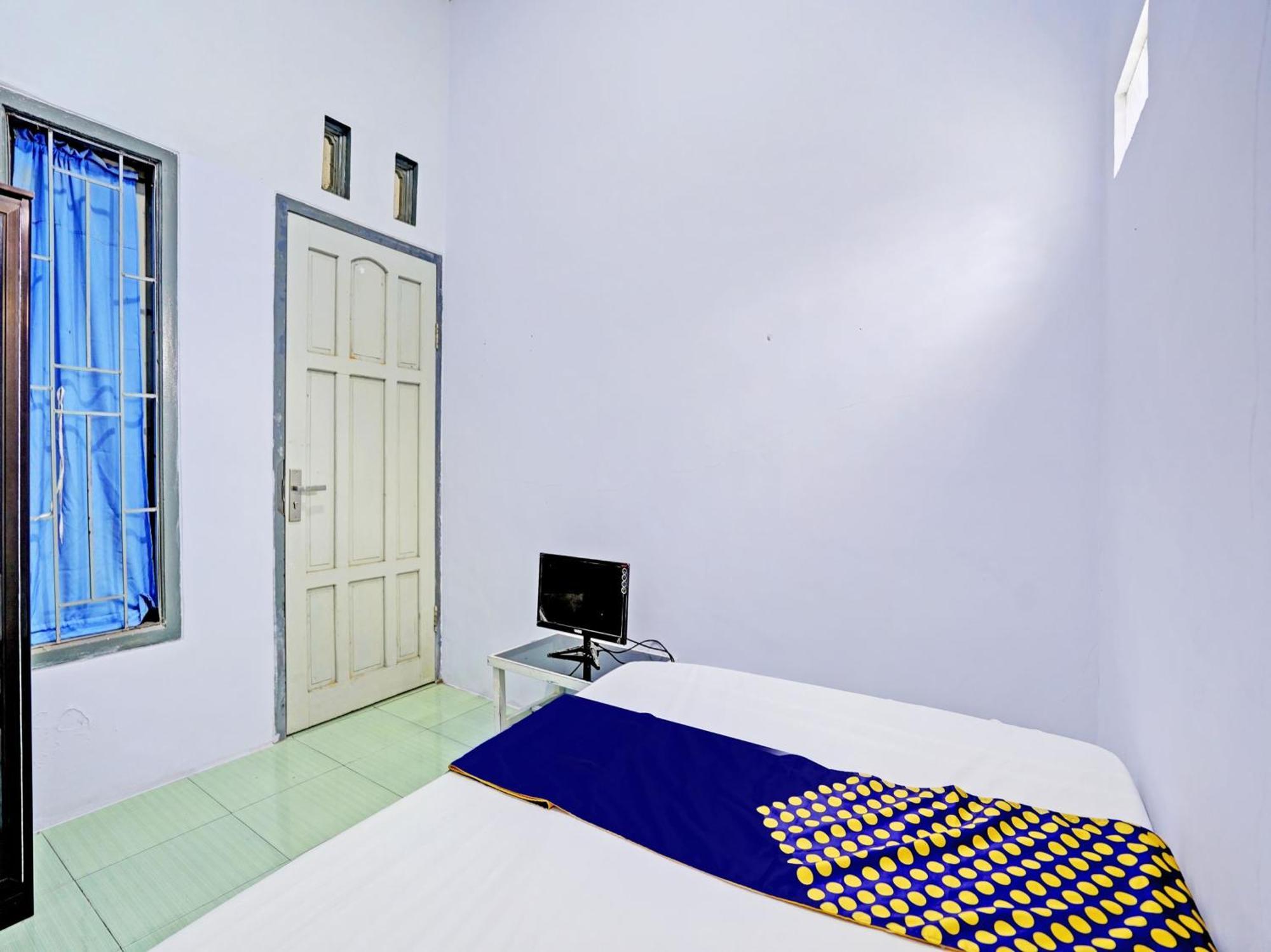 Oyo Life 92937 Kost Putri Sarkara Syariah Hotel Banyuwangi  Eksteriør billede
