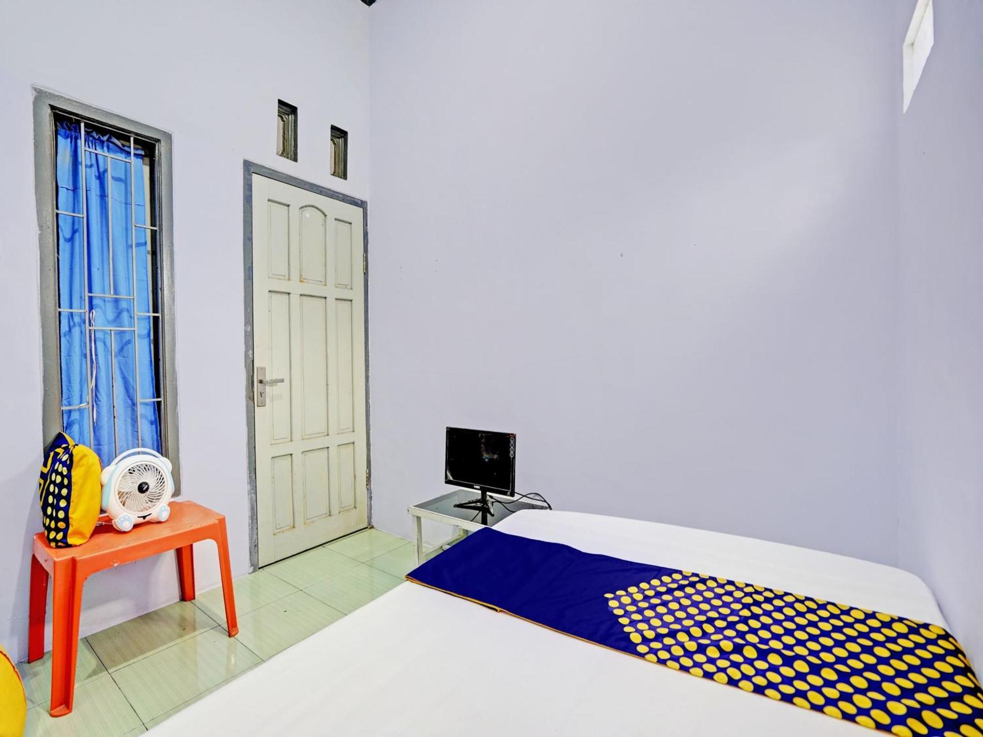 Oyo Life 92937 Kost Putri Sarkara Syariah Hotel Banyuwangi  Eksteriør billede