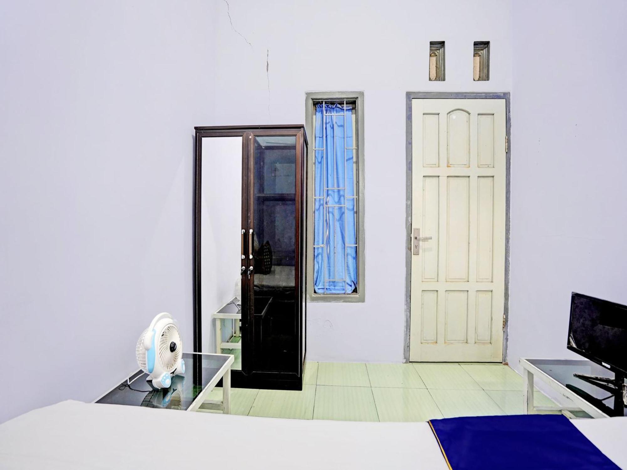 Oyo Life 92937 Kost Putri Sarkara Syariah Hotel Banyuwangi  Eksteriør billede