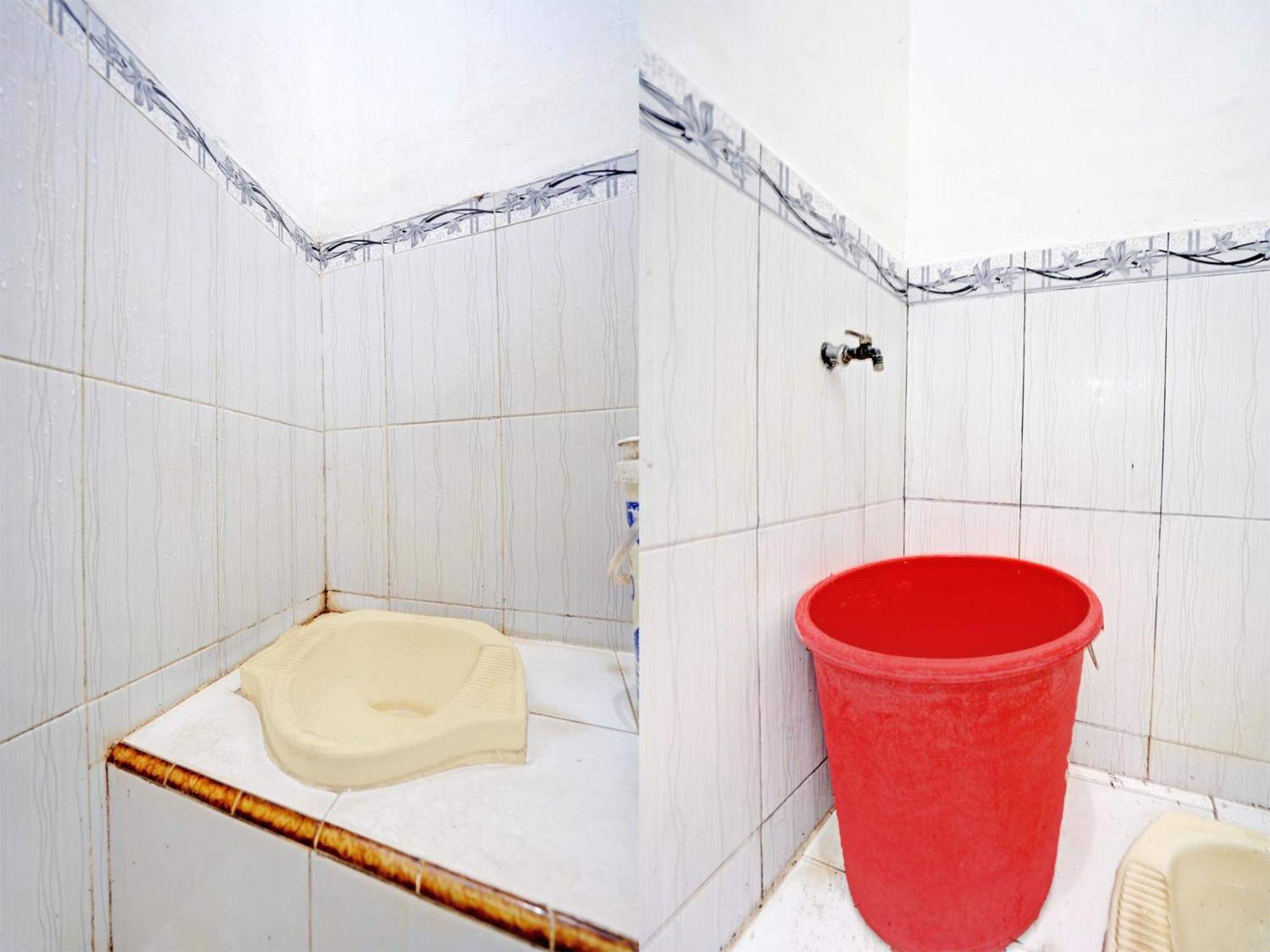 Oyo Life 92937 Kost Putri Sarkara Syariah Hotel Banyuwangi  Eksteriør billede