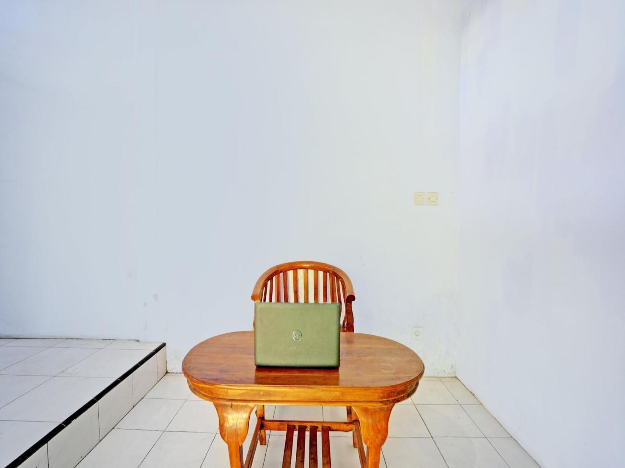 Oyo Life 92937 Kost Putri Sarkara Syariah Hotel Banyuwangi  Eksteriør billede